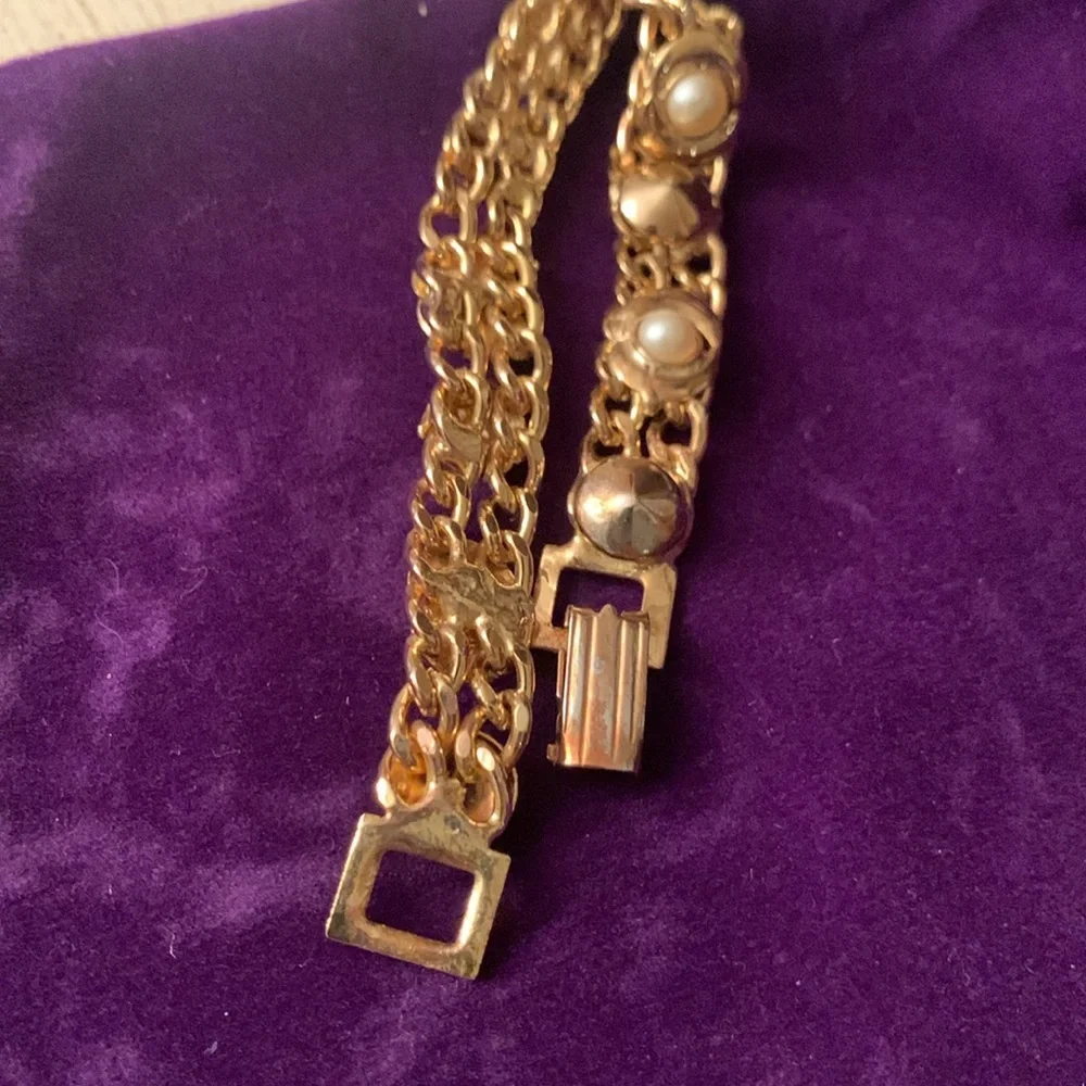 Elegant Gold and Pearl Bracelet - Picture 6 of 7